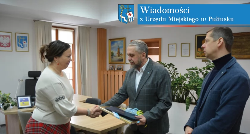 Podziękowanie Burmistrza dla Dyrektor Anny Majewskiej Szefowej Sztabu 32. Finału WOŚP