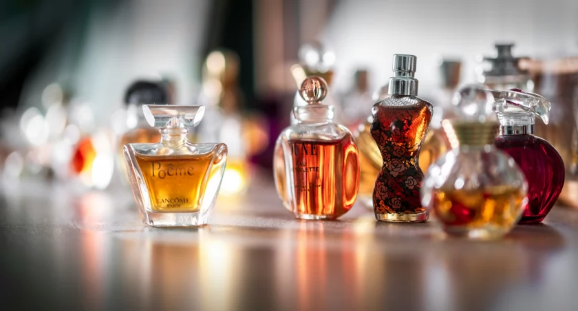 Jak wybrać najlepsze perfumy dla mężczyzn? Sprawdź luksusowe propozycje!