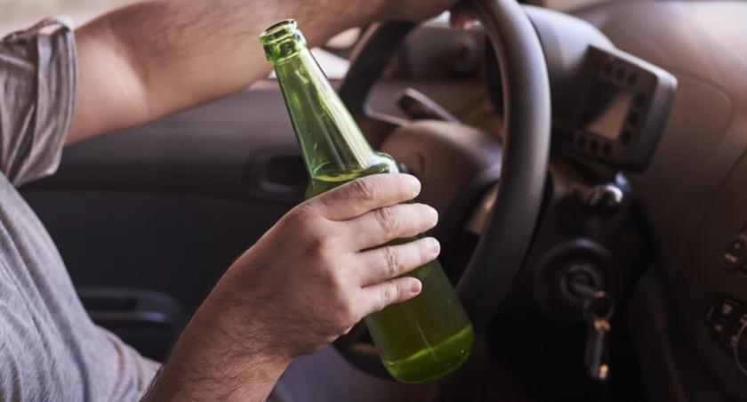 Przyłapany w Zatorach na jeździe pod wpływem i wbrew zakazowi sądu