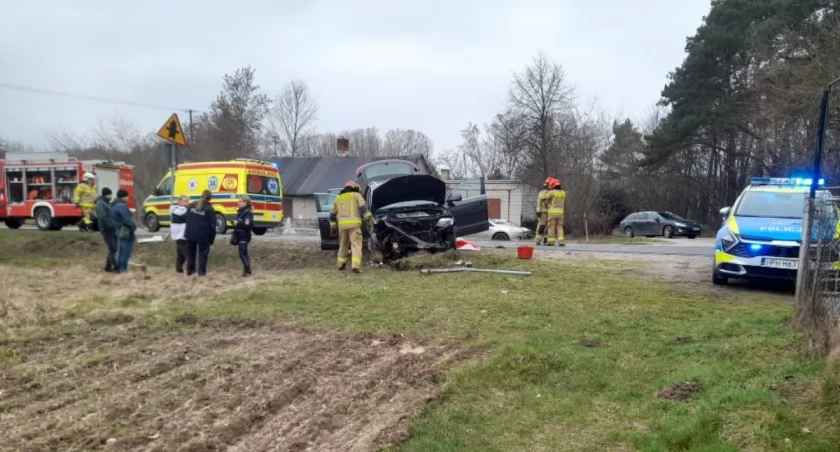 Wypadek w Poniatach Wielkich. Na drodze występują utrudnienia