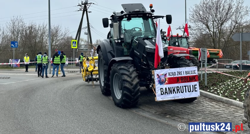 Rolnicy w Pułtusku protestują. Utrudnienia w ruchu będą trwać całą dobę