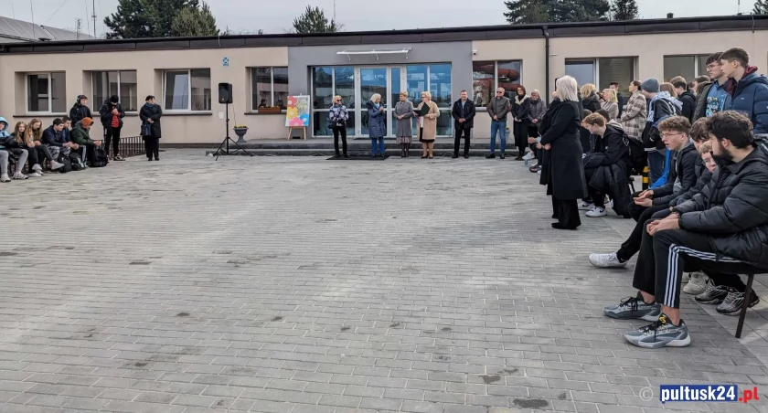 „Ruszkowiacy” mają piękne patio. Od dziś uczniowie mogą tam wypoczywać 