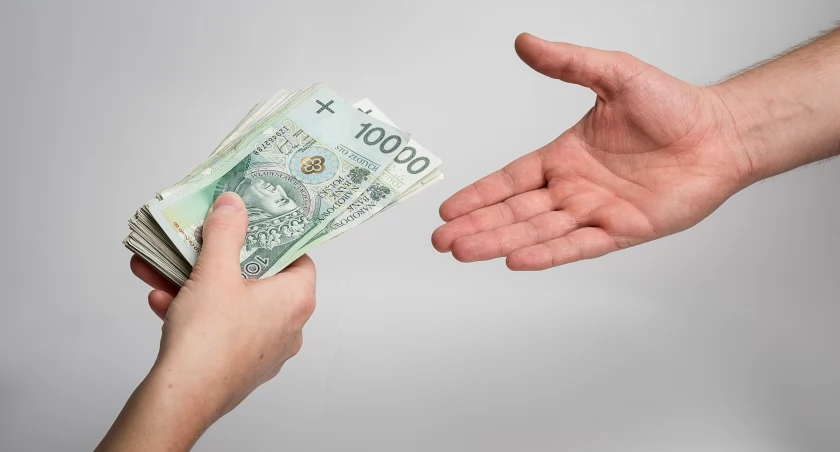  13. emerytura do zwrotu? ZUS Ostrzega  
