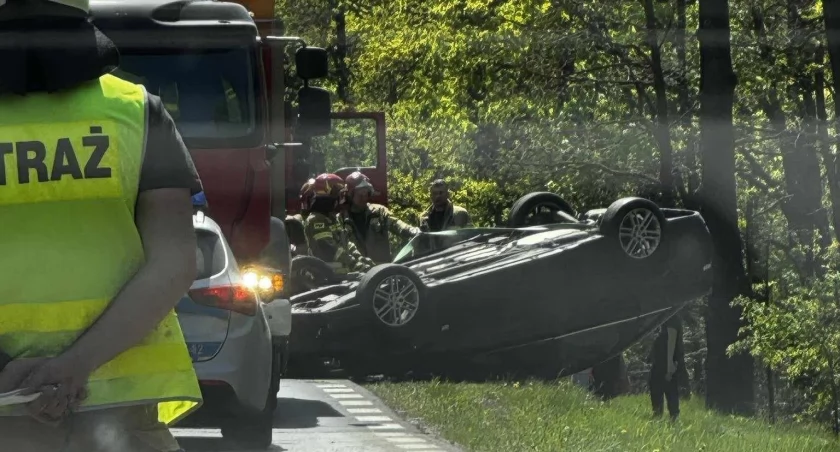 Ogromny korek w stronę Nieporętu. Na trasie doszło do czołowego zderzenia