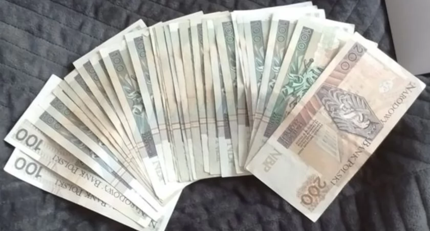 21-latek z Pułtuska wyłudzał pieniądze „na Blika”, a gotówkę wypłacał w miejscowym bankomacie 