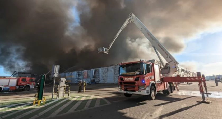 Pożar Marywilskiej 44 i niepokojące słowa eksperta. 