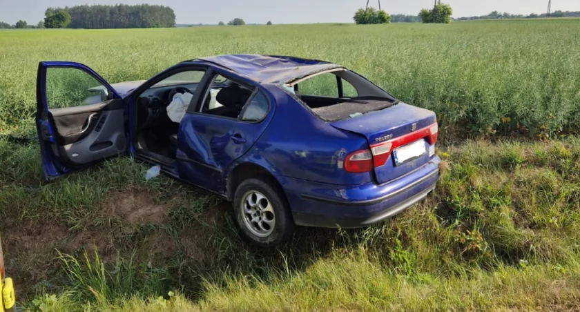 22-latek wjechał do rowu. Wyglądało groźnie