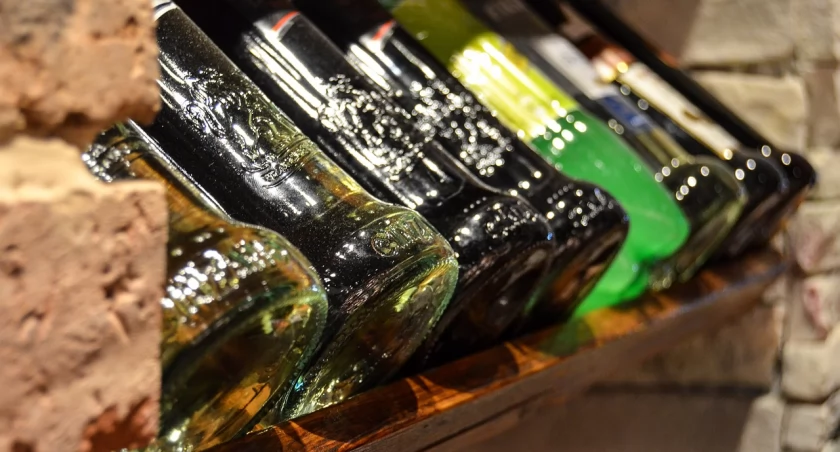 Ukradł ze sklepu w Ciechanowie 46 butelek alkoholu. Łupem nie nacieszył się zbyt długo  