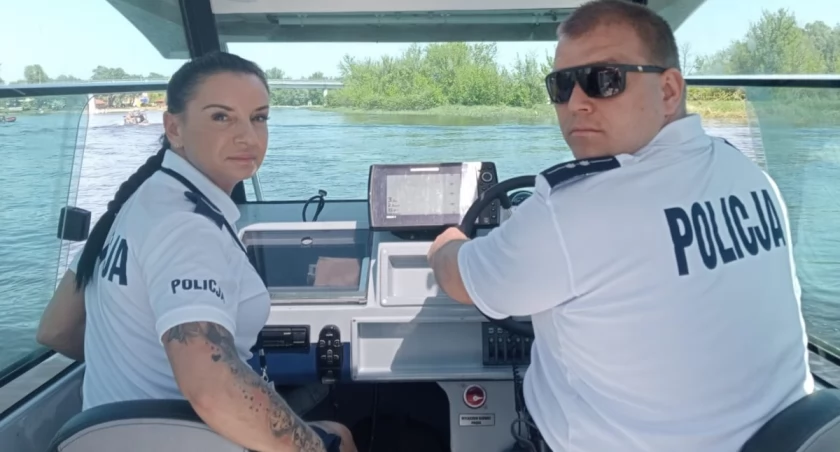 Policjanci uratowali kobietę, która wpadła do wody - podziękowania