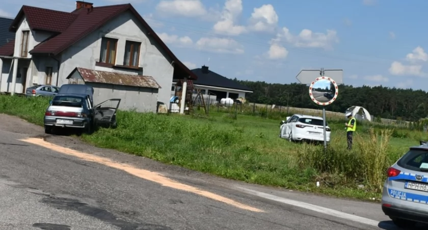Wypadek Bulkowie Starym. Kierowca zignorował znak STOP, pasażerkę zabrało LPR