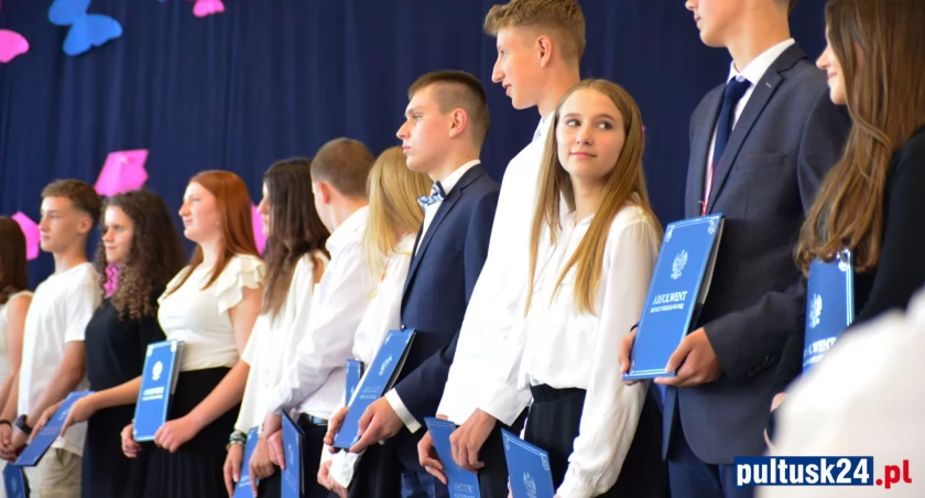 Klasy IV-VIII pułtuskiej Dwójki podsumowały rok szkolny