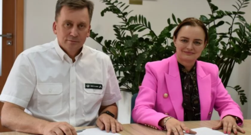 Droga do Ponikwi będzie przebudowana. Miasto i Nadleśnictwo dziś zawarły umowę
