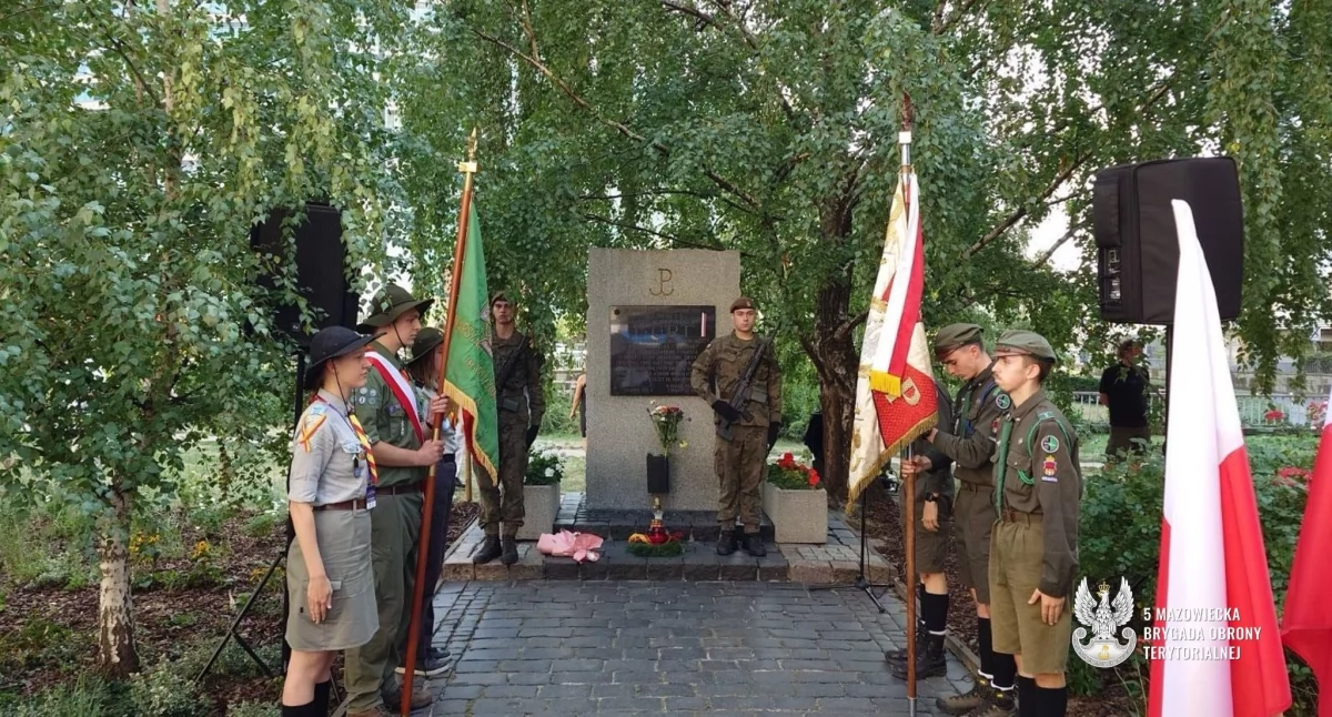 Żołnierze 5 Mazowieckiej Brygady Obrony Terytorialnej  oddali hołd Powstańcom Warszawskim