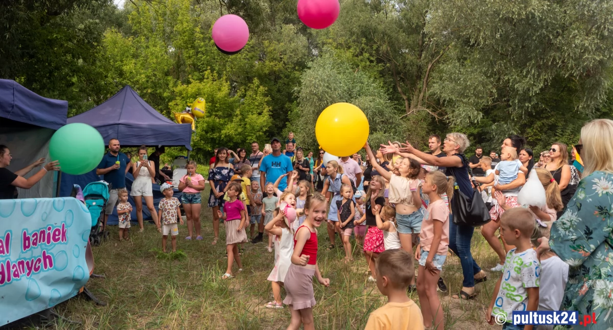 Festiwal balonów i baniek mydlanych na pułtuskiej plaży