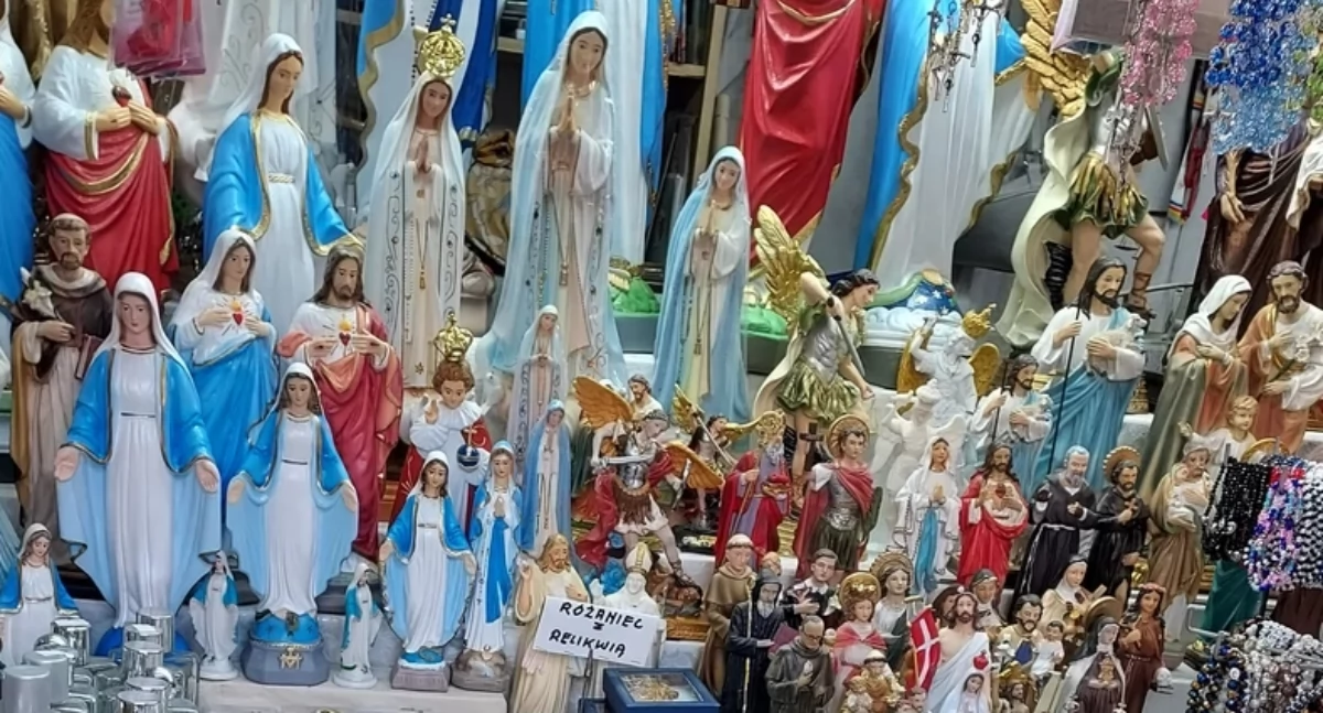 Szczyt pielgrzymkowy w Częstochowie. Co się sprzedaje pod Jasną Górą
