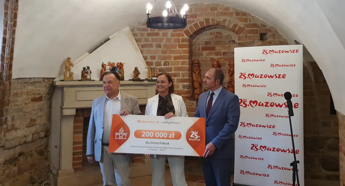 KOLEJNE FUNDUSZE POZYSKANE NA REMONT PUŁTUSKICH ZABYTKÓW - Wiadomości z Urzędu Miejskiego