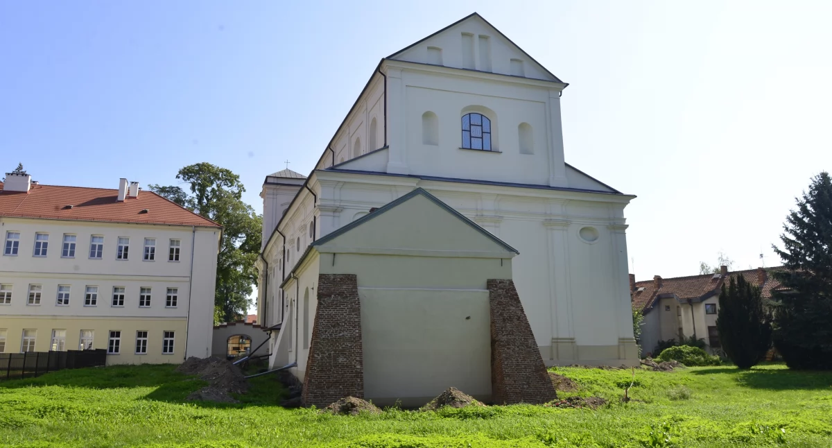 Trwają prace remontowe przy  Kościele oo. Jezuitów pod wezwaniem Św. Piotra i Pawła w Pułtusku