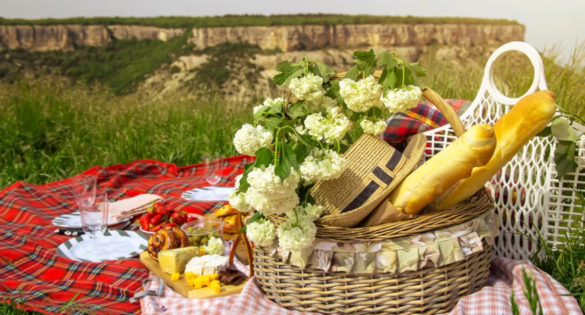 Piknik na świeżym powietrzu – 4 pomysły na przekąski