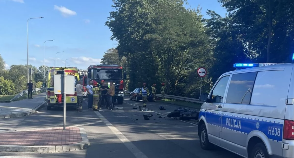 Dwie osoby poszkodowane w wypadku na moście wyszkowskim. Droga jest zablokowana