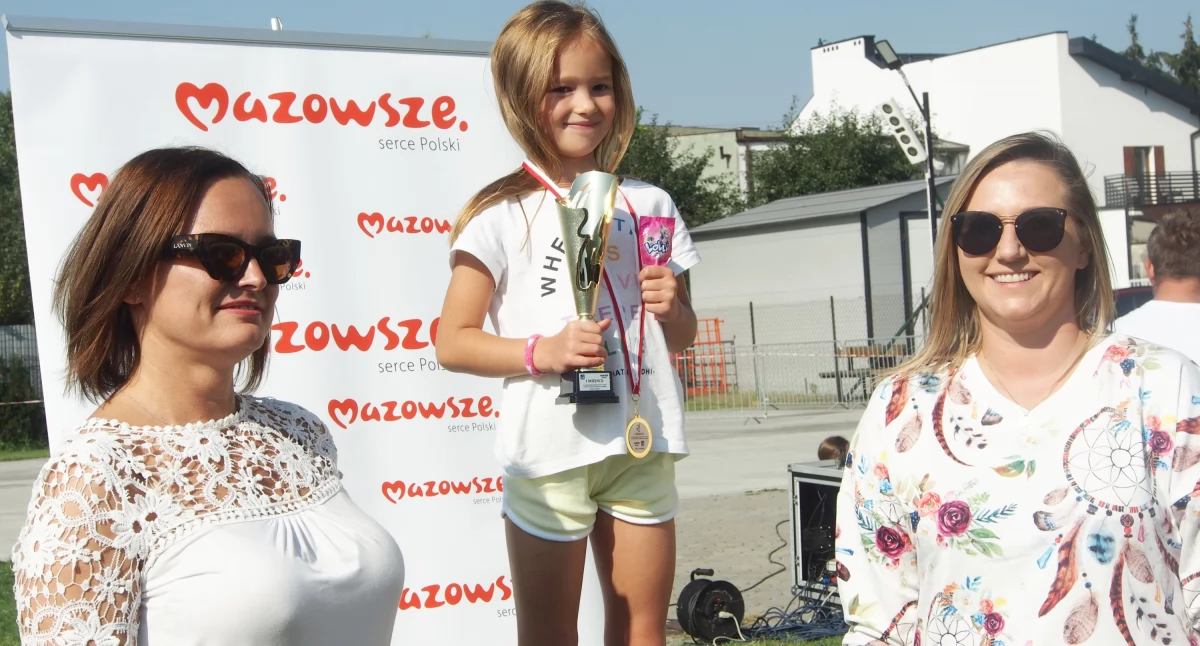 Zawody lekkoatletyczne i Mały Bieg Mateuszowy w PSP nr 4 – zdjęcia 