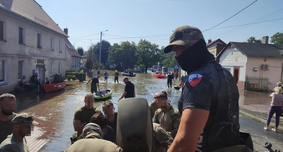 Mazowieccy kontrterroryści na pomoc powodzianom