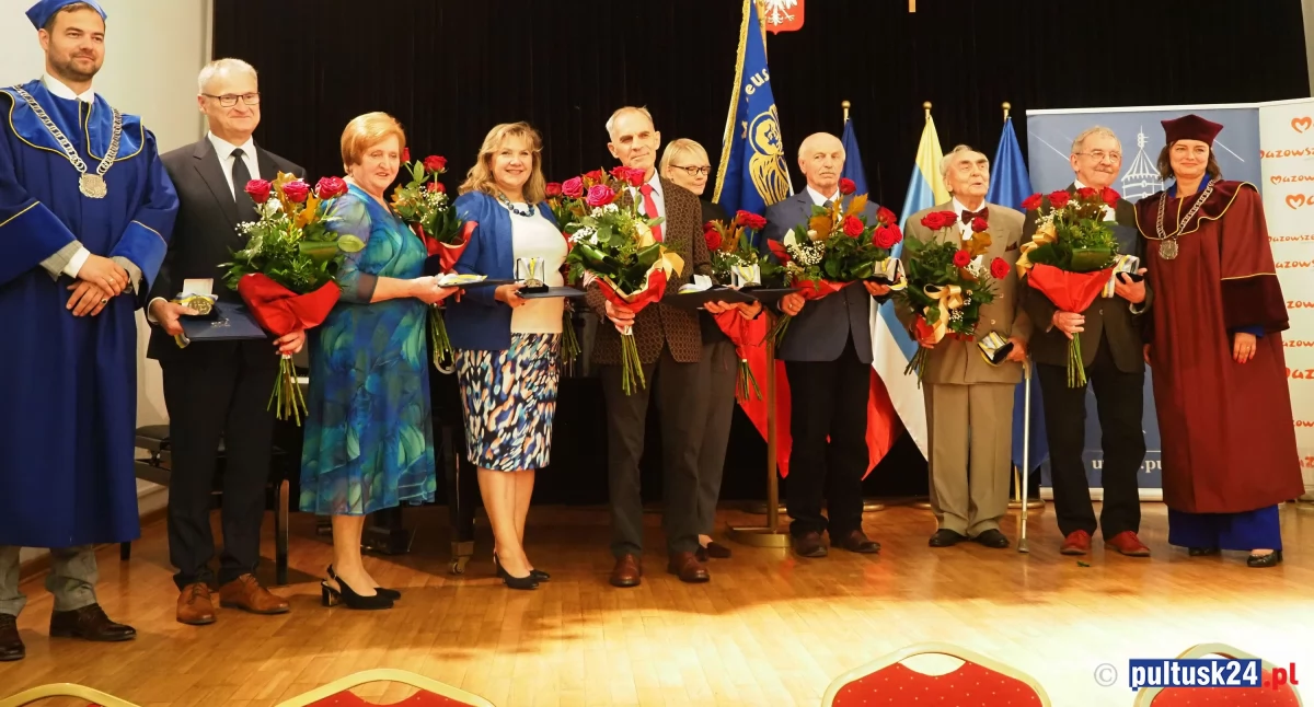 Uroczysta Sesja Rady Miejskiej. Wręczono medale „Za zasługi dla Miasta Pułtuska”