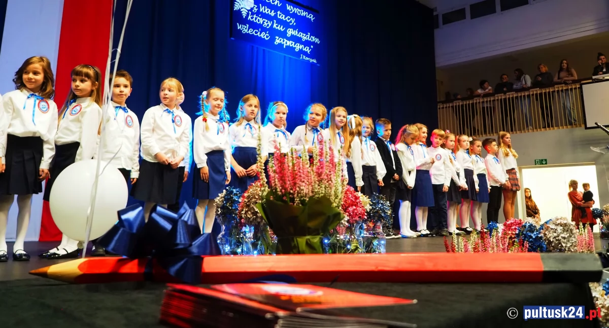 Ślubowanie uczniów klas pierwszych PSP nr 4 w Pułtusku