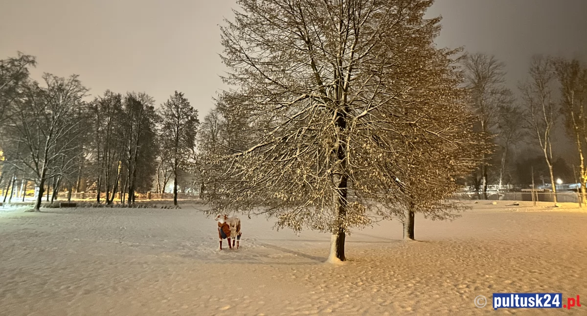 Zimowy Pułtusk nocą – zdjęcia 