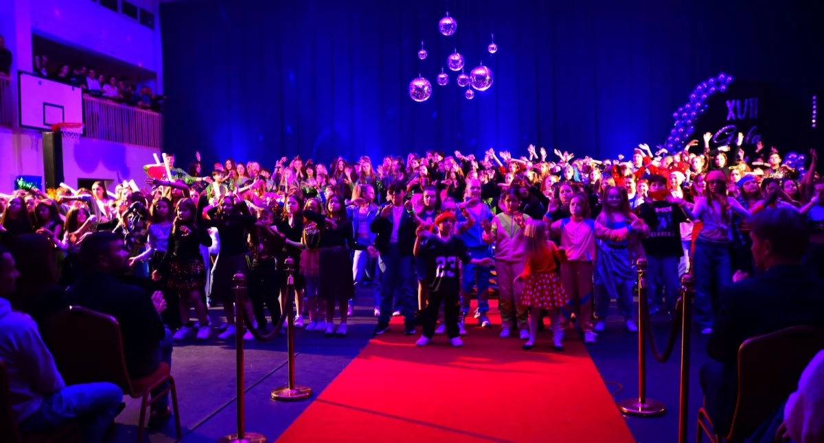 Powrót do lat 90. czyli XVII Gala Talentów pułtuskiej „Czwórki”