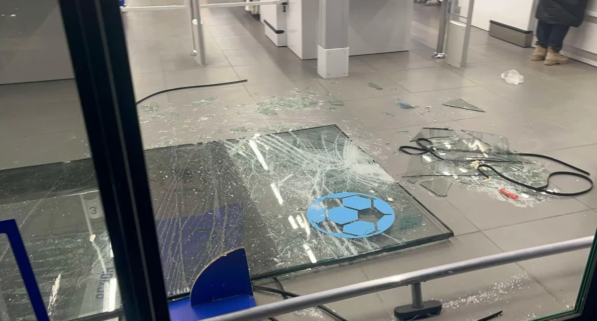 Uderzyła Fiatem w witrynę sklepu. Na szczęście nikomu nic się nie stało