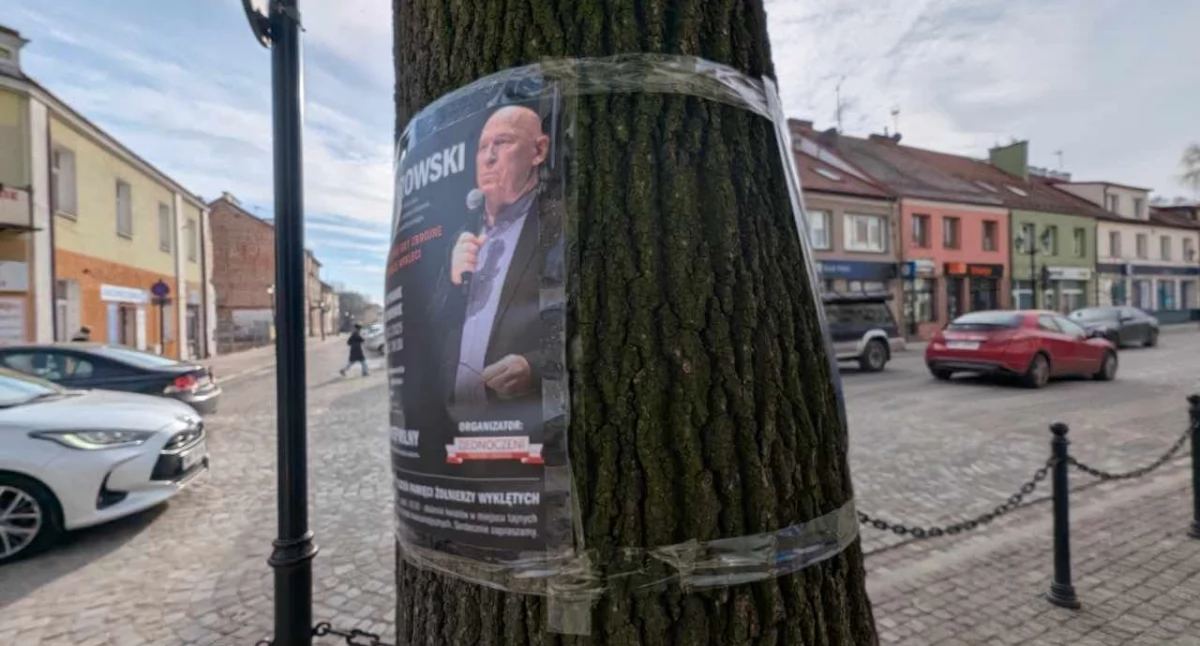 Słup ogłoszeniowy made in Pułtusk… - więcej szacunku do drzew prosimy!