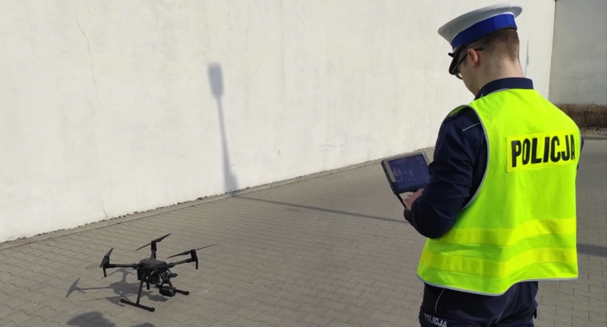 Policjanci z dronami