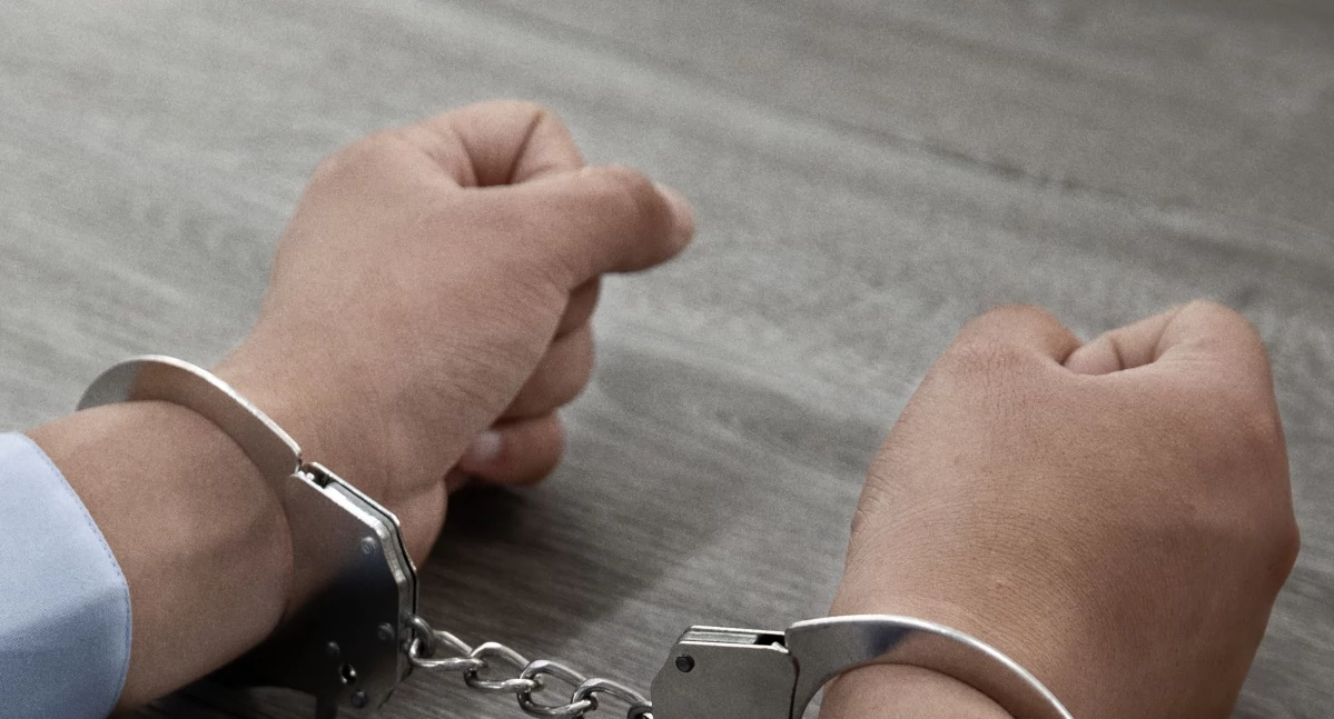 20-latek z Pułtuska dwa razy okradł sklep w Obrytem, a do tego sprzedawał narkotyki 