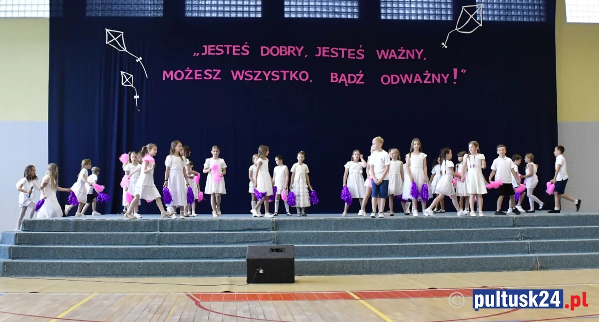 Gala podsumowująca pracę uczniów klas I-III pułtuskiej „Dwójki”
