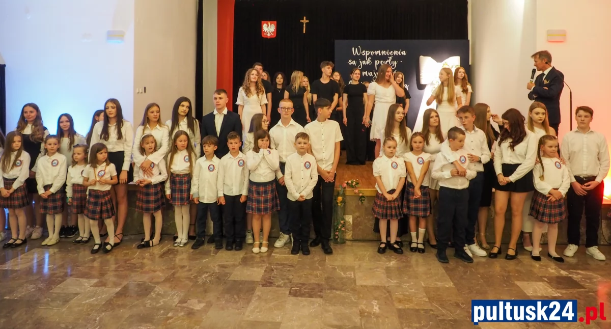Pełne wzruszeń pożegnanie absolwentów „Czwórki”