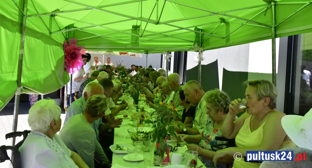 Grill, lemoniada, tańce i serdeczna atmosfera – piknik w Centrum Opiekuńczo-Mieszkalnym w Pułtusku