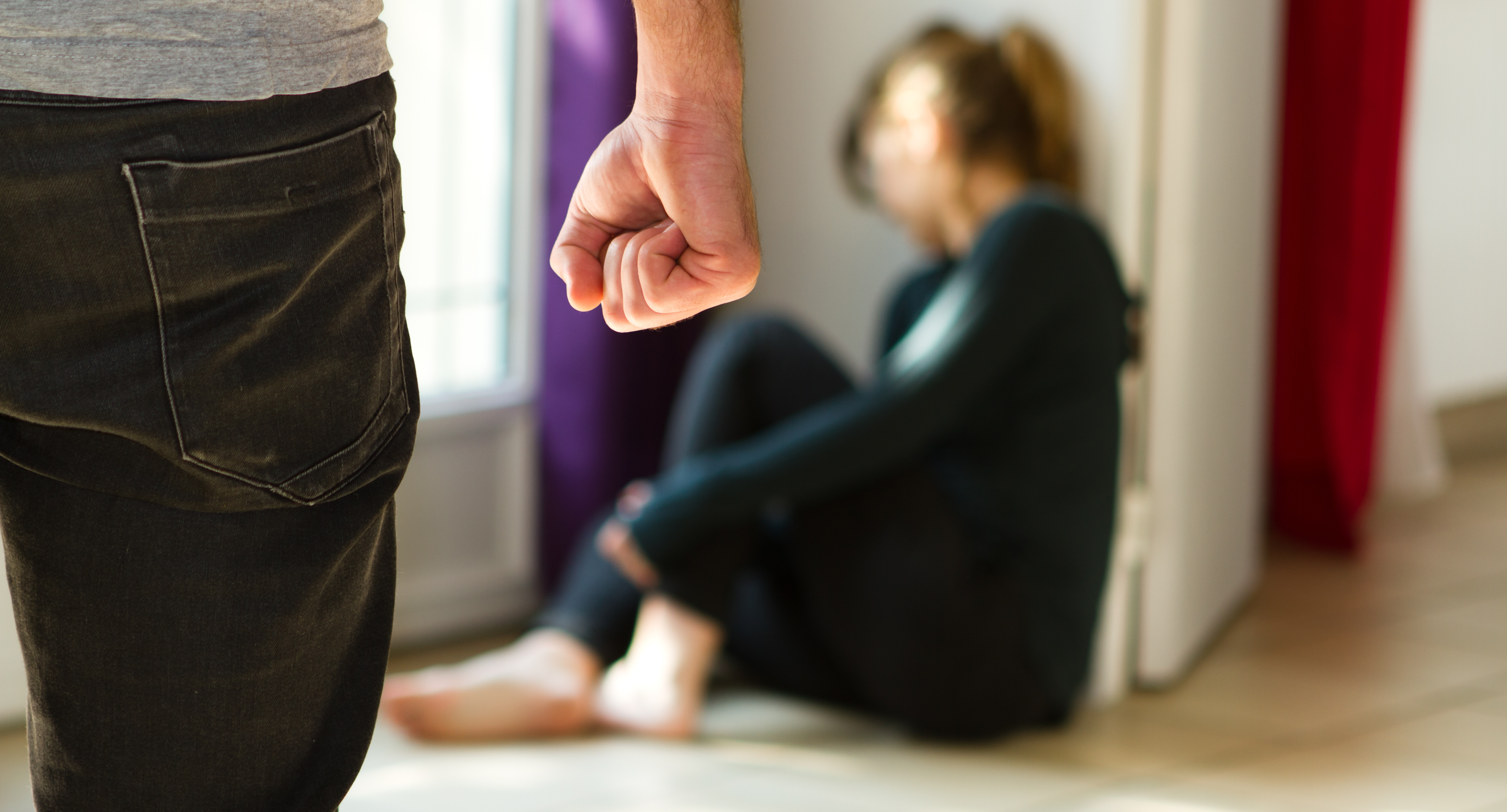 Uważaj na loverboya! Nie wpadnij w pułapkę handlu ludźmi i pracy przymusowej!