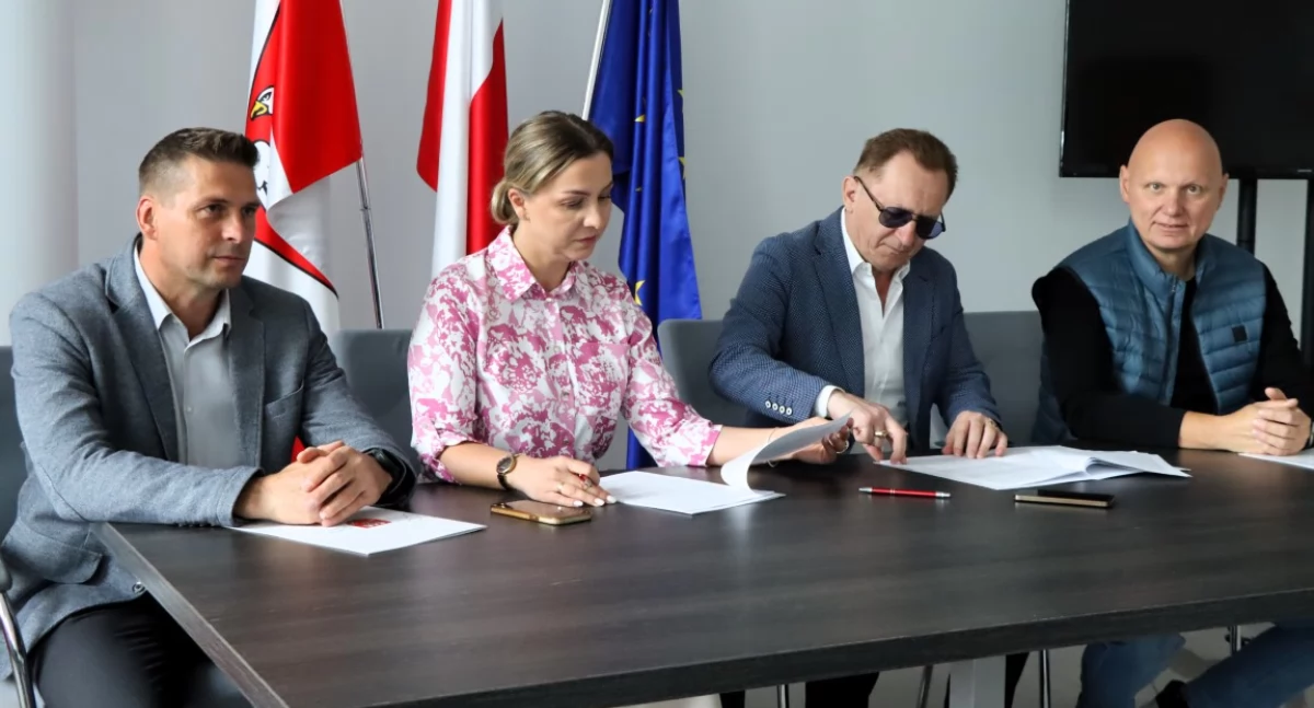 Podpisanie umowy na rozbudowę mostu wraz z przebudową drogi powiatowej w miejscowości Pobyłkowo Małe