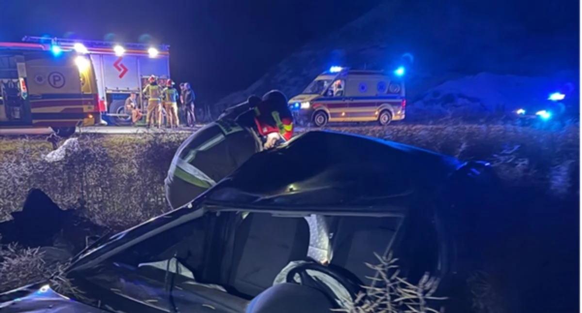 Dachowanie na DK61. Ranne 4 osoby, w tym 14-latek. W akcji śmigłowiec LPR [aktualizacja]