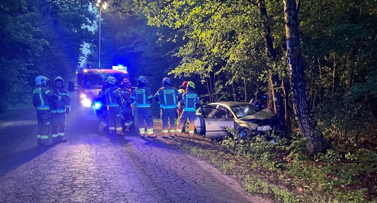 Kolizja auta osobowego w Mystkówcu Kalinówce