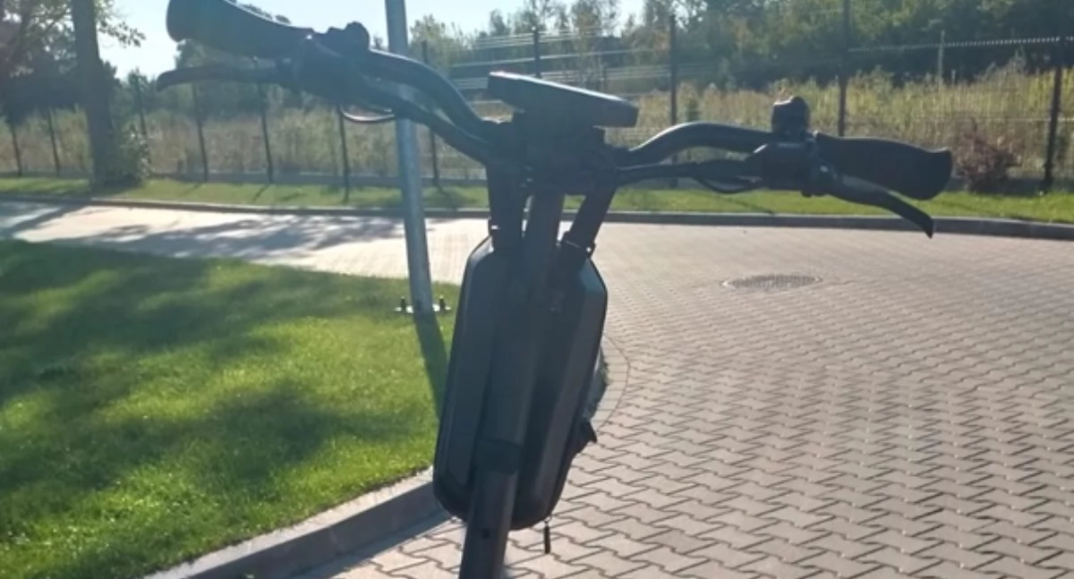 Ona poszukiwana przez sąd, on ma trzy nakazy doprowadzenia do zakładu karnego. Zostali przyłapani przez... jazdę na hulajnodze 