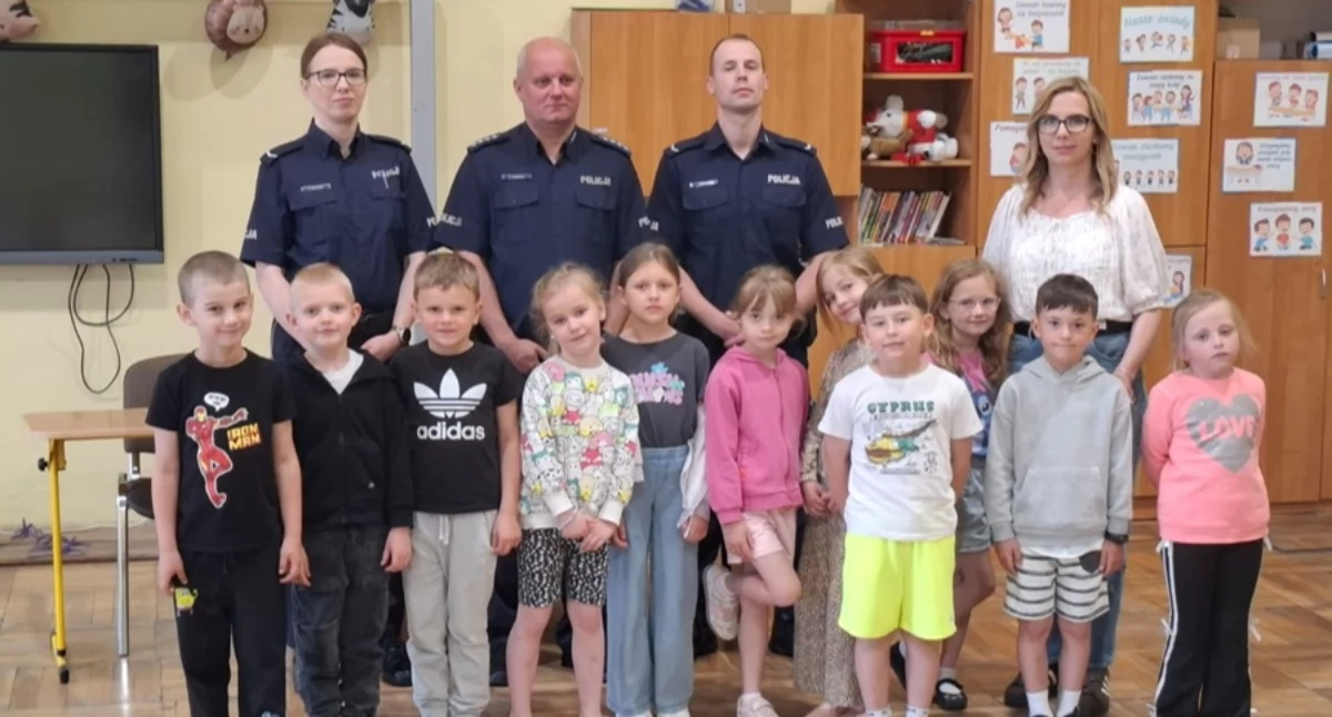  Bezpieczeństwo przede wszystkim. Policjanci przygotowują uczniów do wakacji