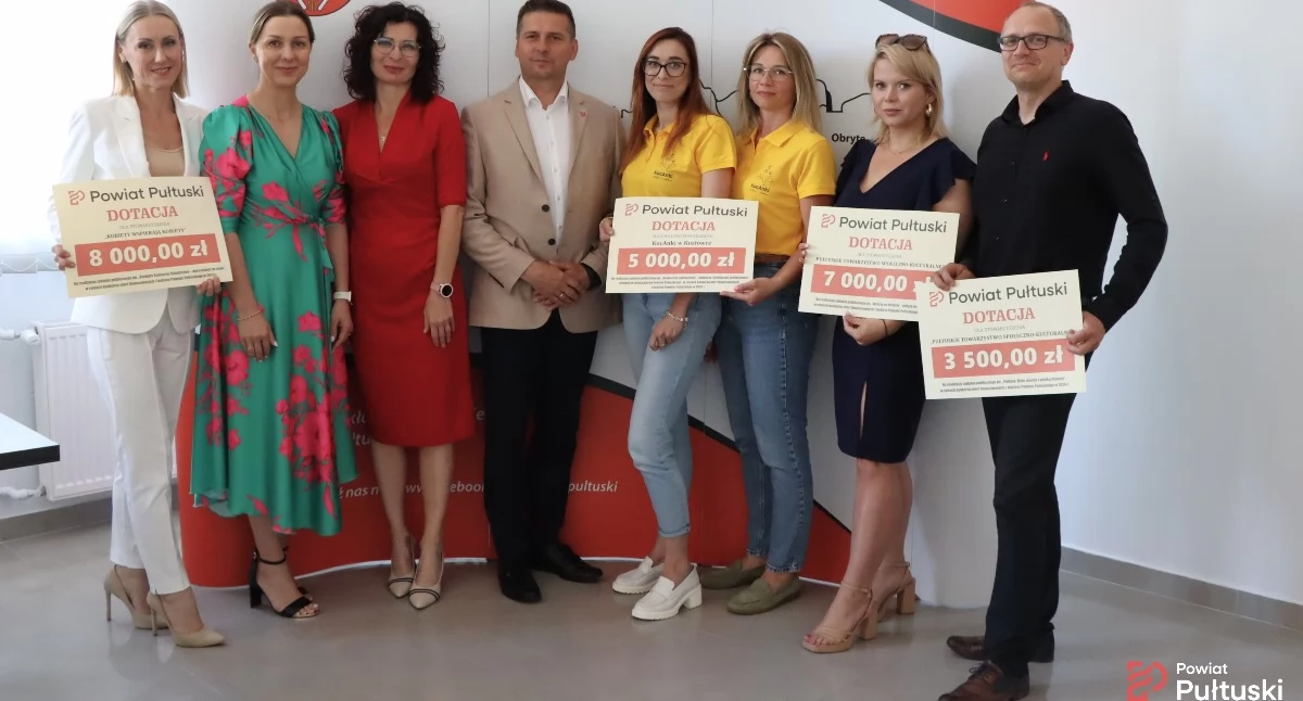 Kolejne umowy z przedstawicielami NGO podpisane
