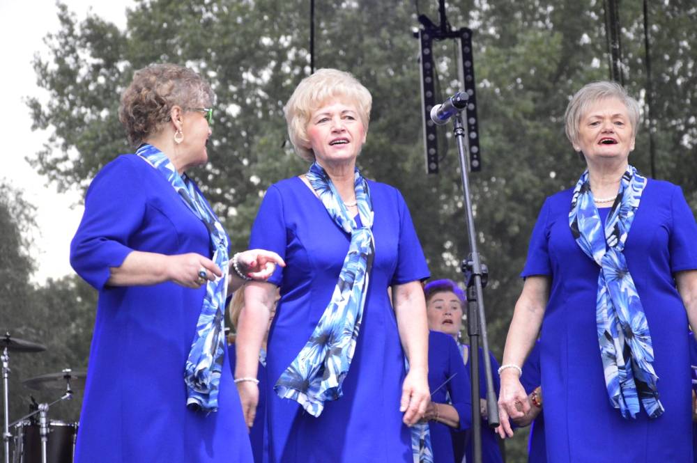 I nie bój się dziewczyny, co ma 60 lat
