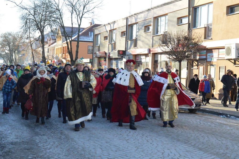 Orszak Trzech Króli przeszedł ulicami Pułtuska