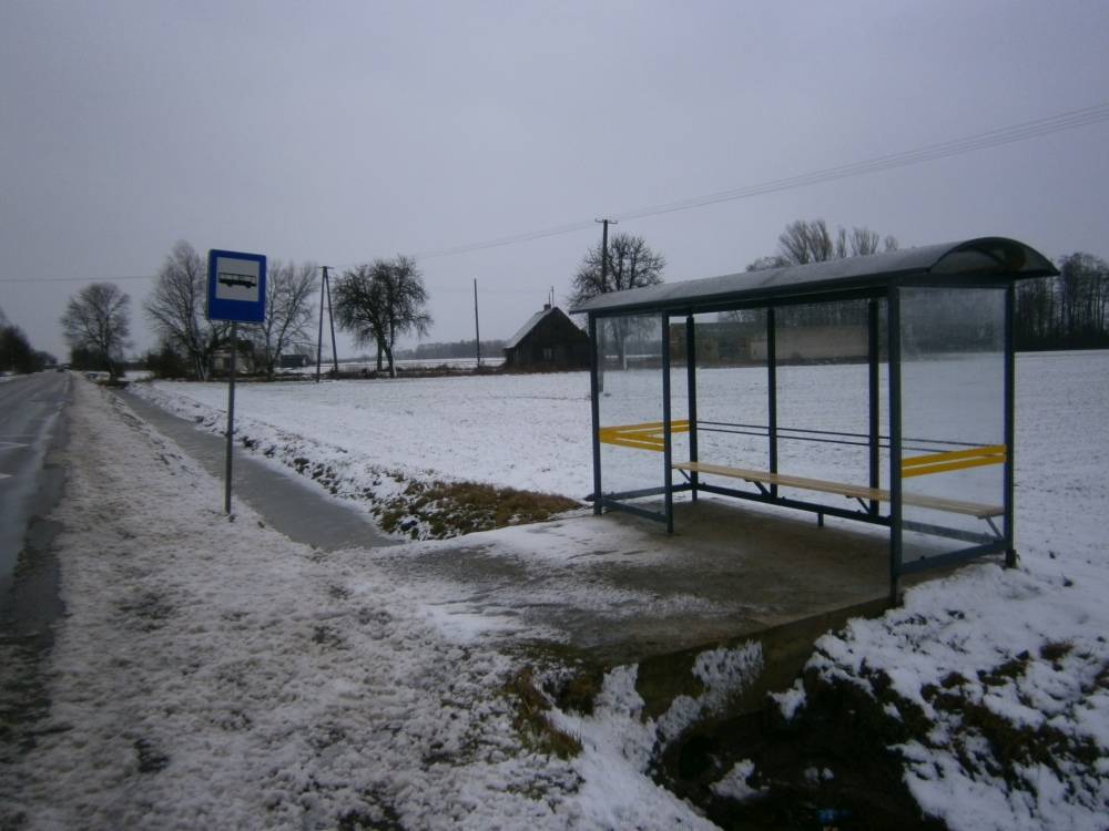 Nowa wiata przystankowa w Płocochowie