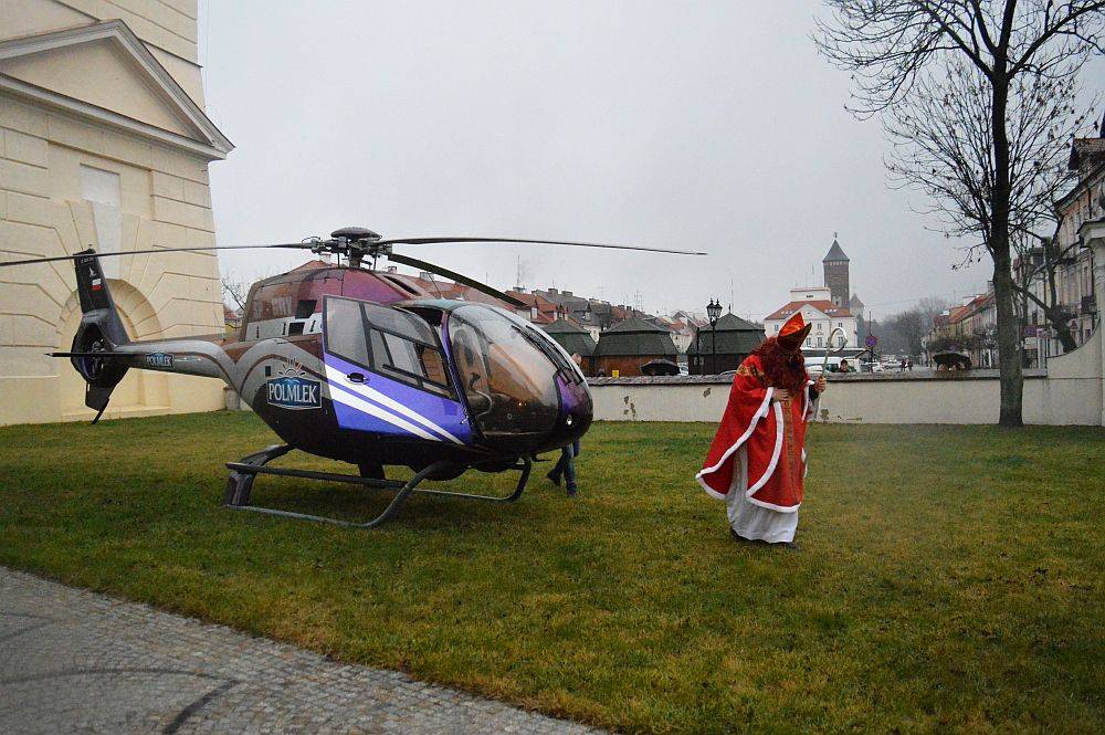 Święty przyleciał helikopterem