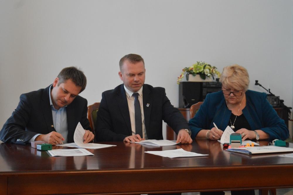 Umowa na dokończenie kompleksu sportowego podpisana