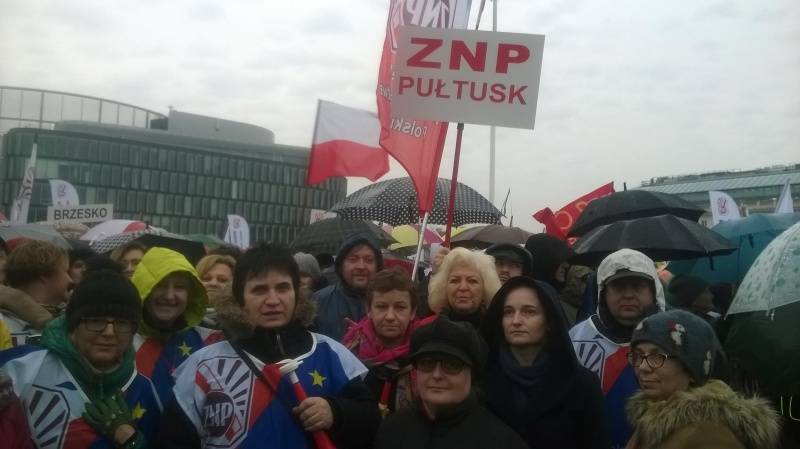 NIE dla chaosu w szkole – wielka manifestacja przeciw zmianom w oświacie