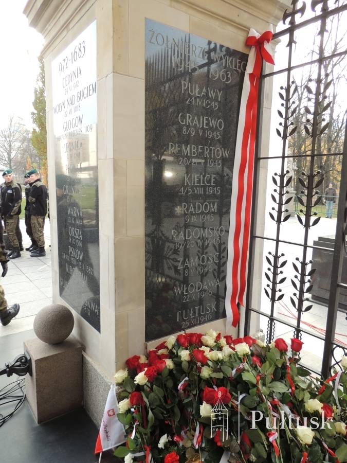 Odsłonięcie tablicy na Grobie Nieznanego Żołnierza 
